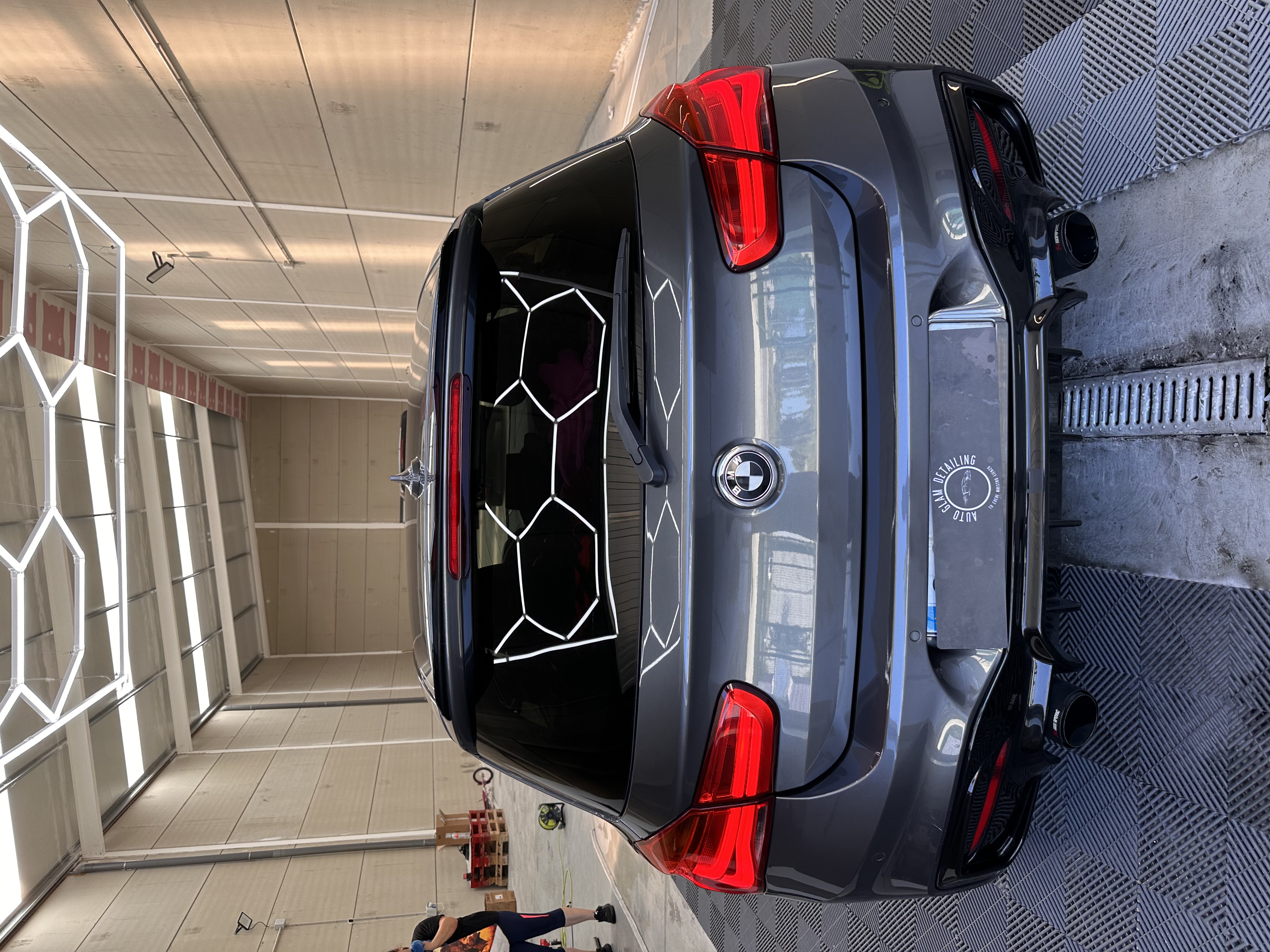 BMW resultado final con patrones hexagonales